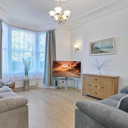 Onsitestays - Tranquil 2 Bedroom Apartment With Large Kitchen, Private Garden Near Wimbledon Station London Eksteriør billede