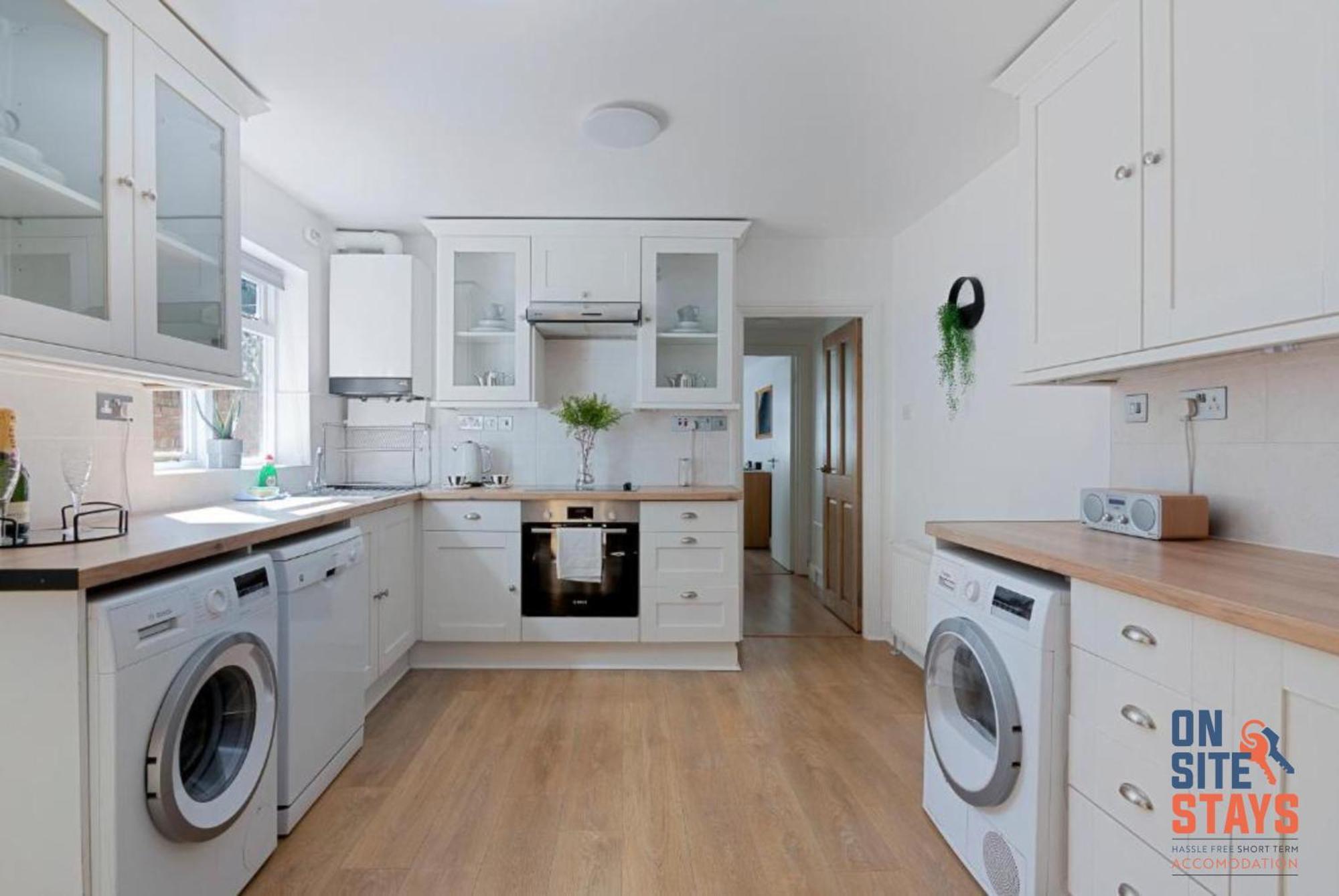 Onsitestays - Tranquil 2 Bedroom Apartment With Large Kitchen, Private Garden Near Wimbledon Station London Eksteriør billede