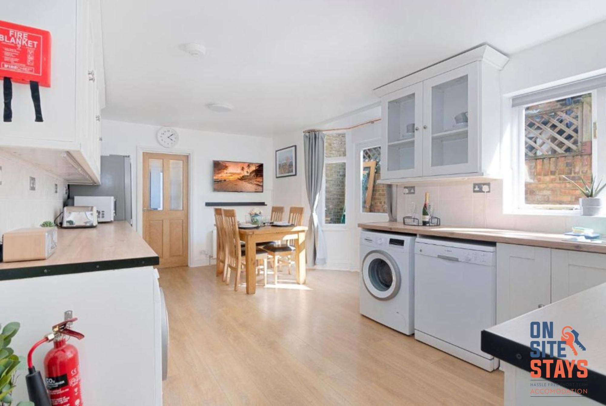 Onsitestays - Tranquil 2 Bedroom Apartment With Large Kitchen, Private Garden Near Wimbledon Station London Eksteriør billede