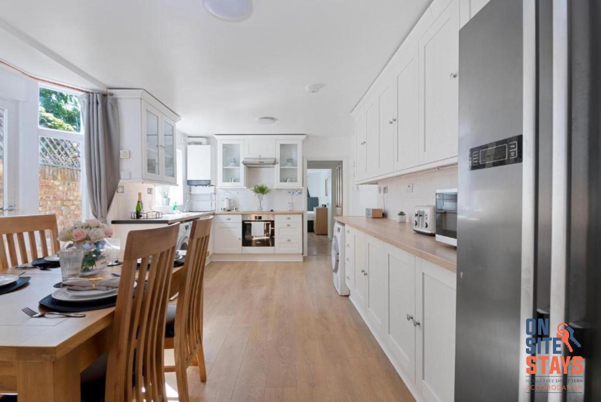 Onsitestays - Tranquil 2 Bedroom Apartment With Large Kitchen, Private Garden Near Wimbledon Station London Eksteriør billede
