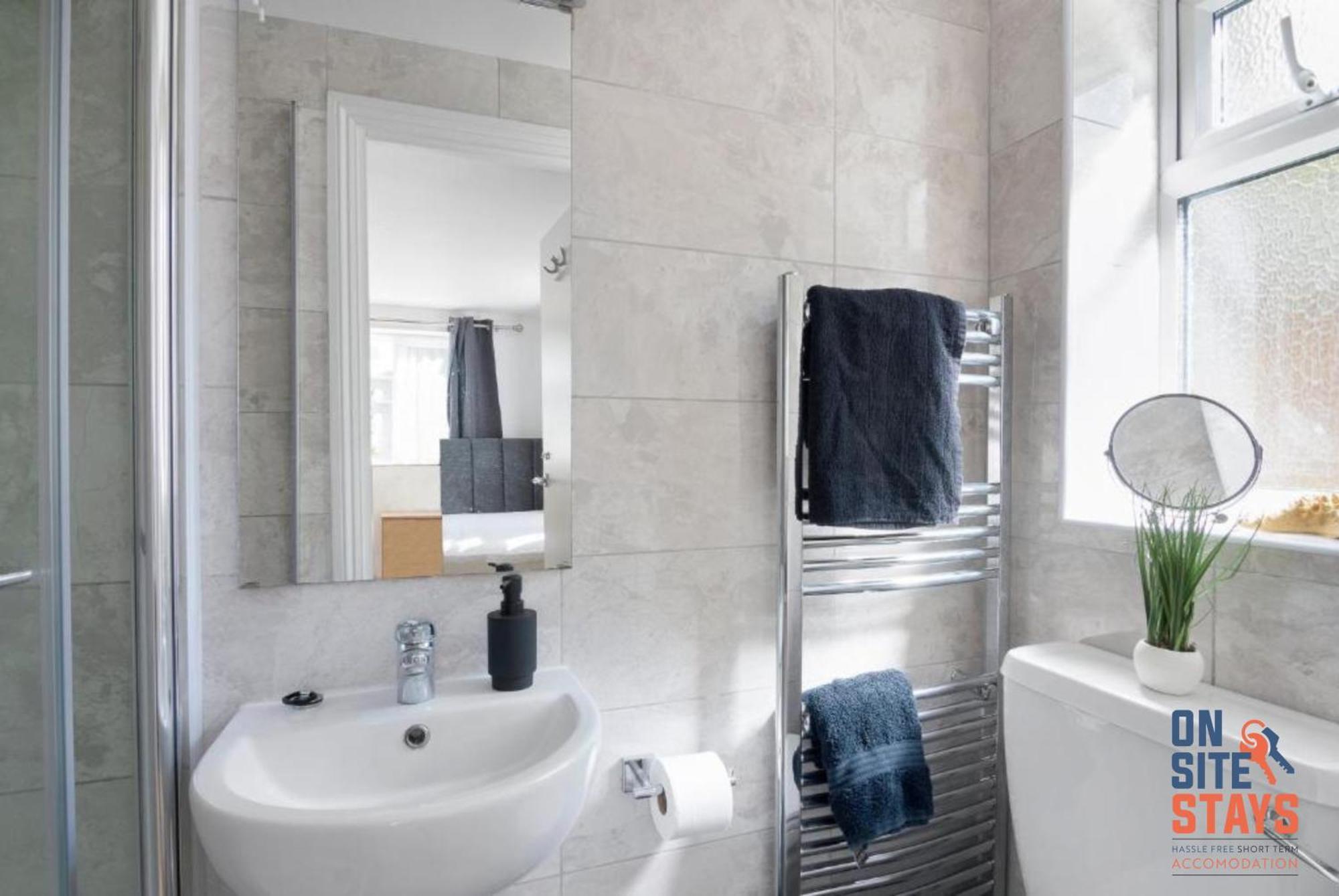 Onsitestays - Tranquil 2 Bedroom Apartment With Large Kitchen, Private Garden Near Wimbledon Station London Eksteriør billede