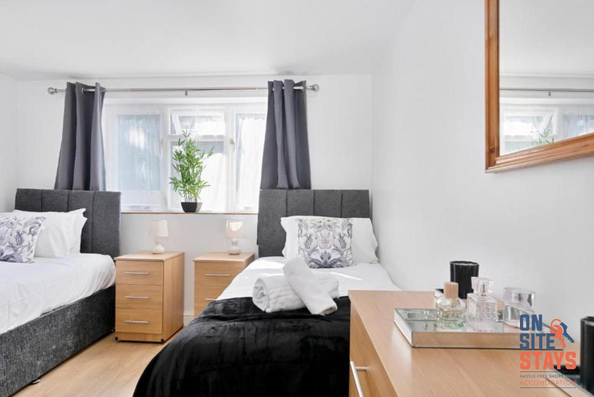 Onsitestays - Tranquil 2 Bedroom Apartment With Large Kitchen, Private Garden Near Wimbledon Station London Eksteriør billede