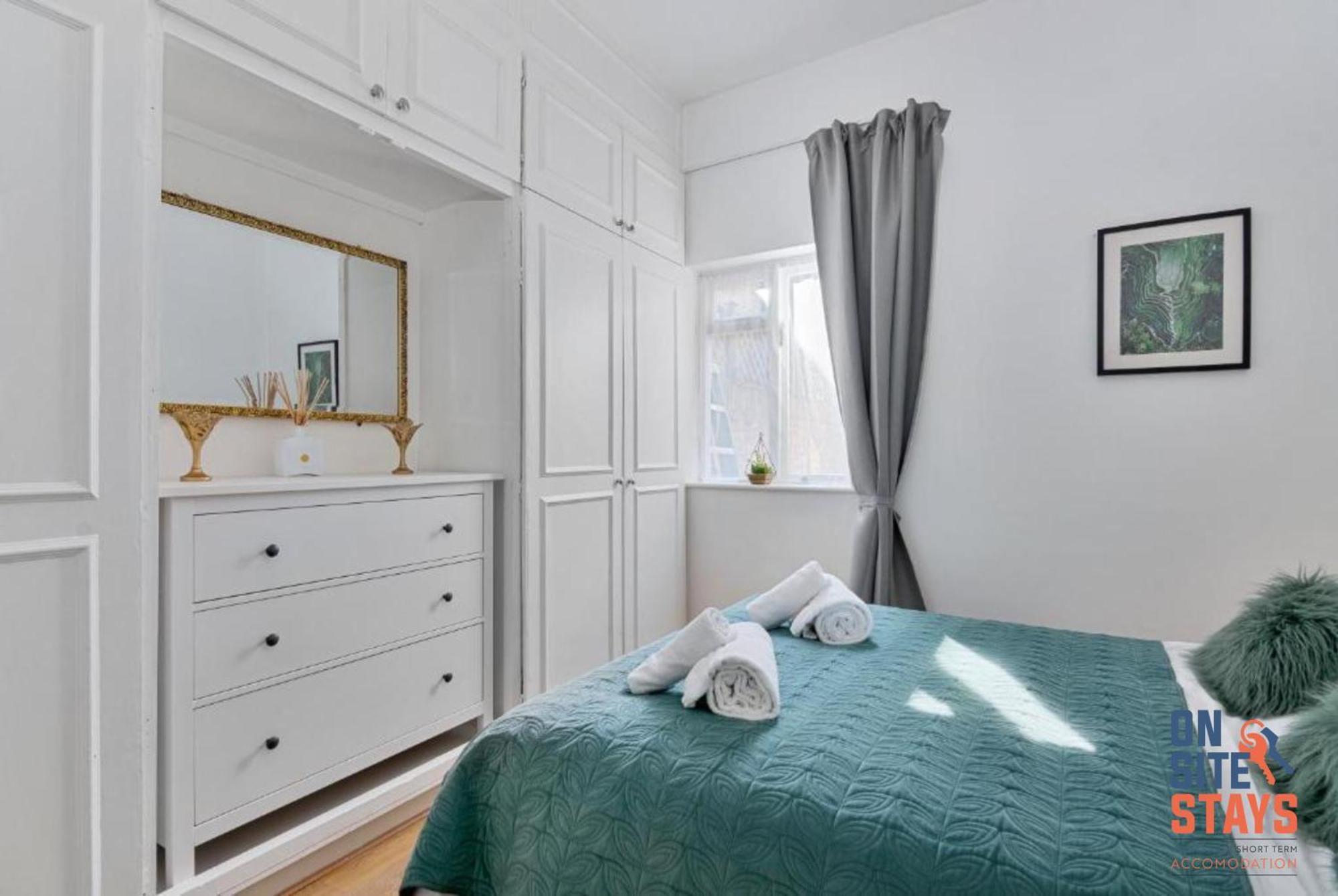 Onsitestays - Tranquil 2 Bedroom Apartment With Large Kitchen, Private Garden Near Wimbledon Station London Eksteriør billede