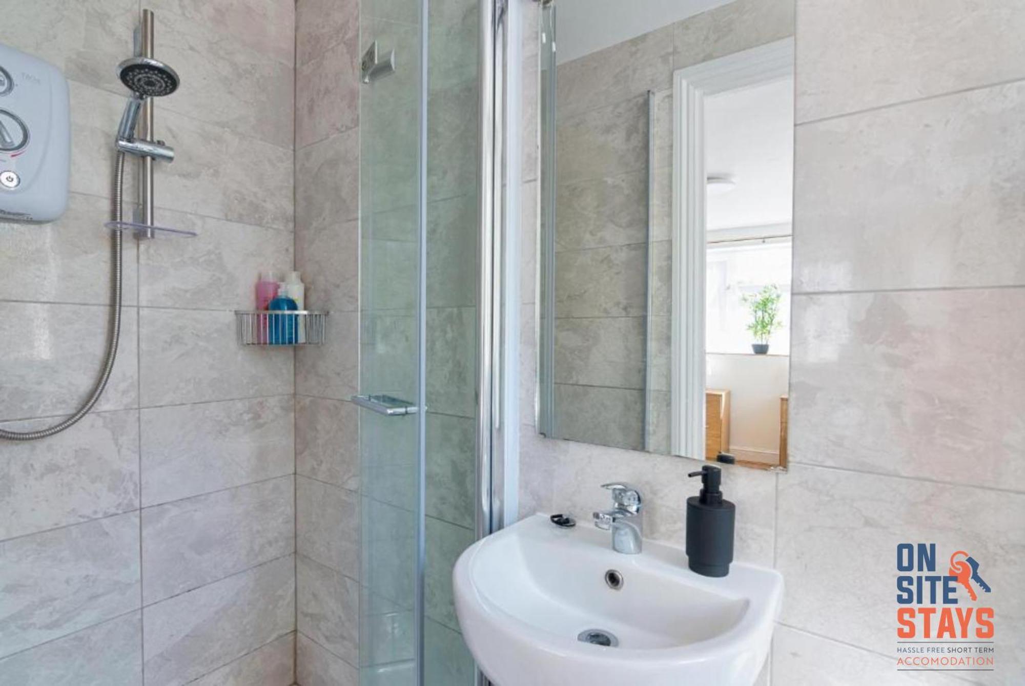 Onsitestays - Tranquil 2 Bedroom Apartment With Large Kitchen, Private Garden Near Wimbledon Station London Eksteriør billede